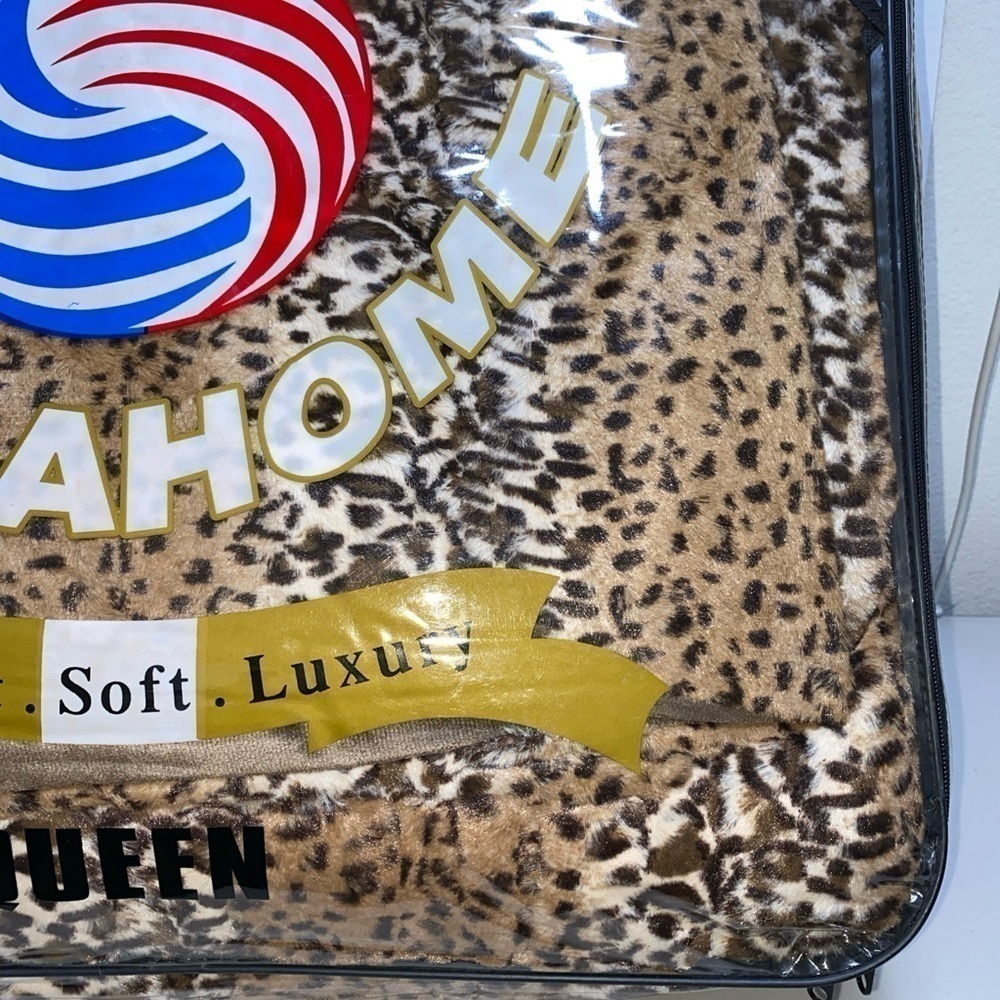 $198 New! Bella Home Luxury Soft Faux Fur Queen Blanket / Throw 3 Pc. Set - Picture 5 of 7